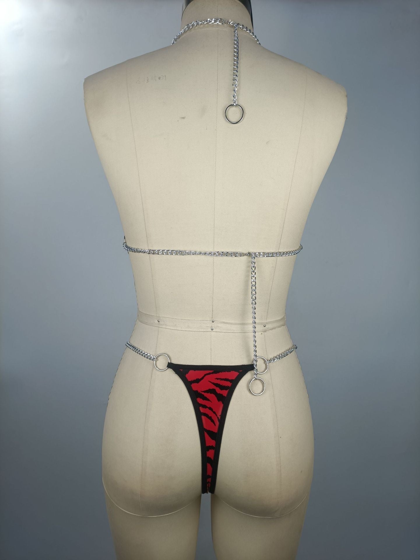 Lencería de cuero de cebra, sujetador Halter con cadena, traje íntimo de látex, ropa interior Sensual, conjuntos rojos