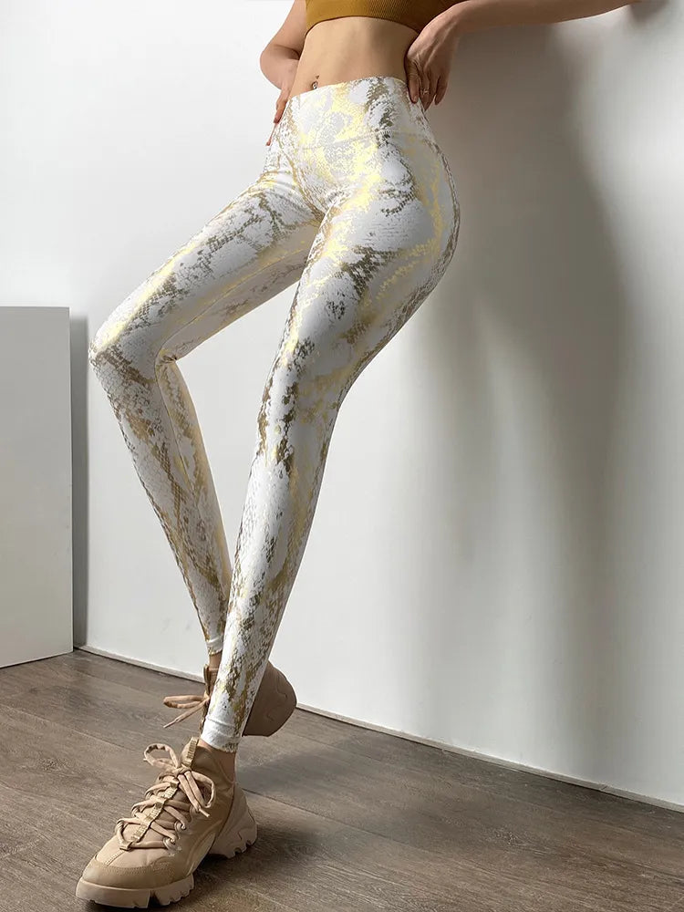 Pantalones de Yoga con estampado de serpiente para mujer, mallas deportivas elásticas de cintura alta, nalgas elásticas doradas, sexys e informales