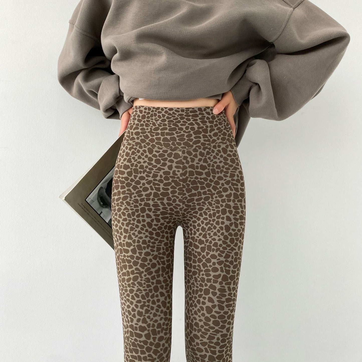 Leggings de ante y felpa con estampado de leopardo de nueve puntos