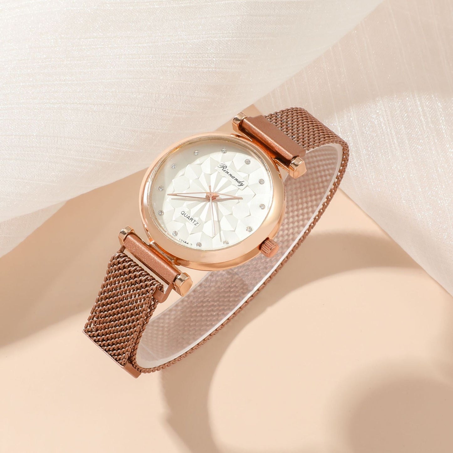 Montre-bracelet à quartz avec boîte-cadeau de cinq pièces pour femmes