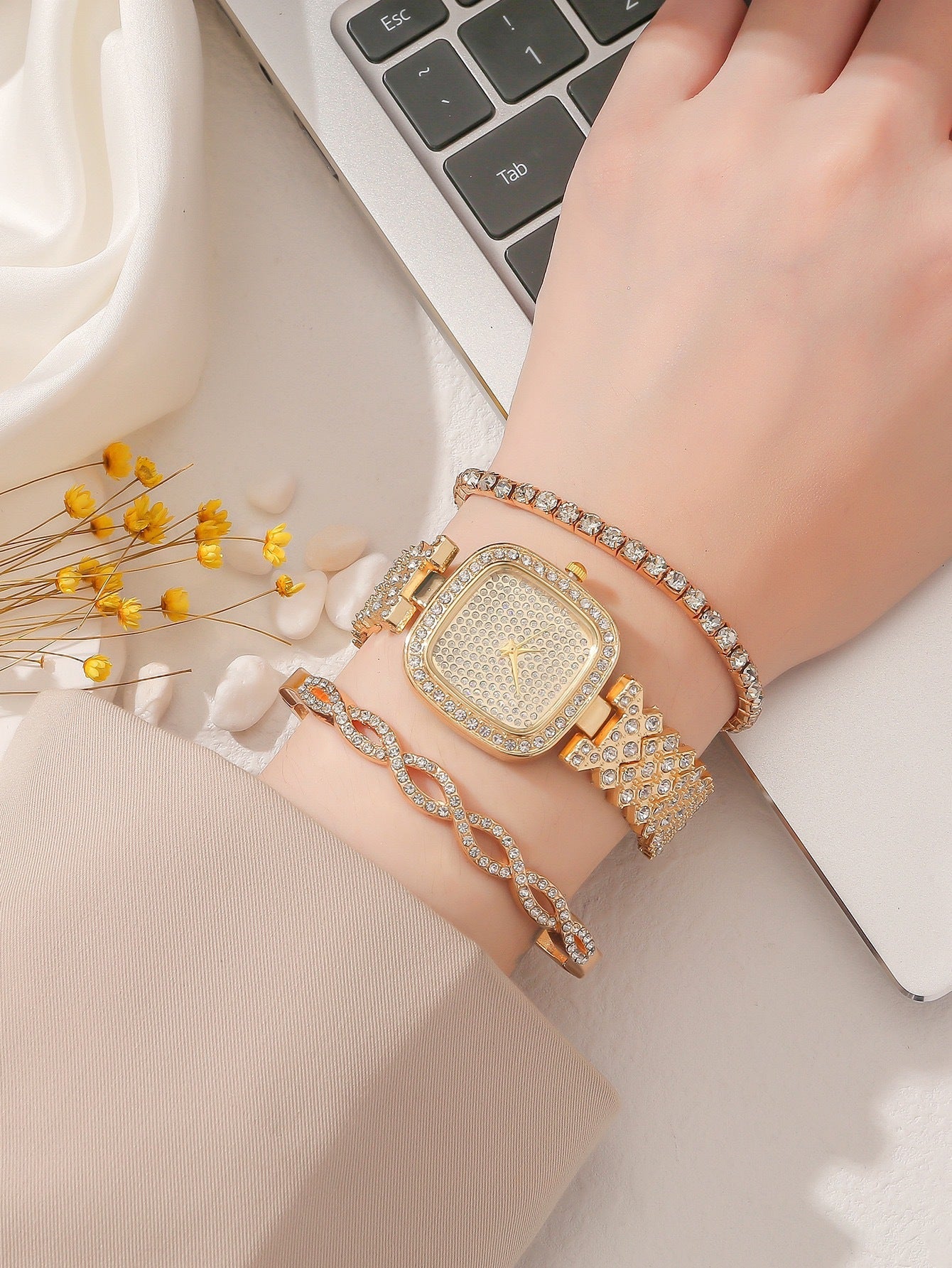 Reloj de cuarzo de moda con pulsera de diamantes cuadrados para mujer